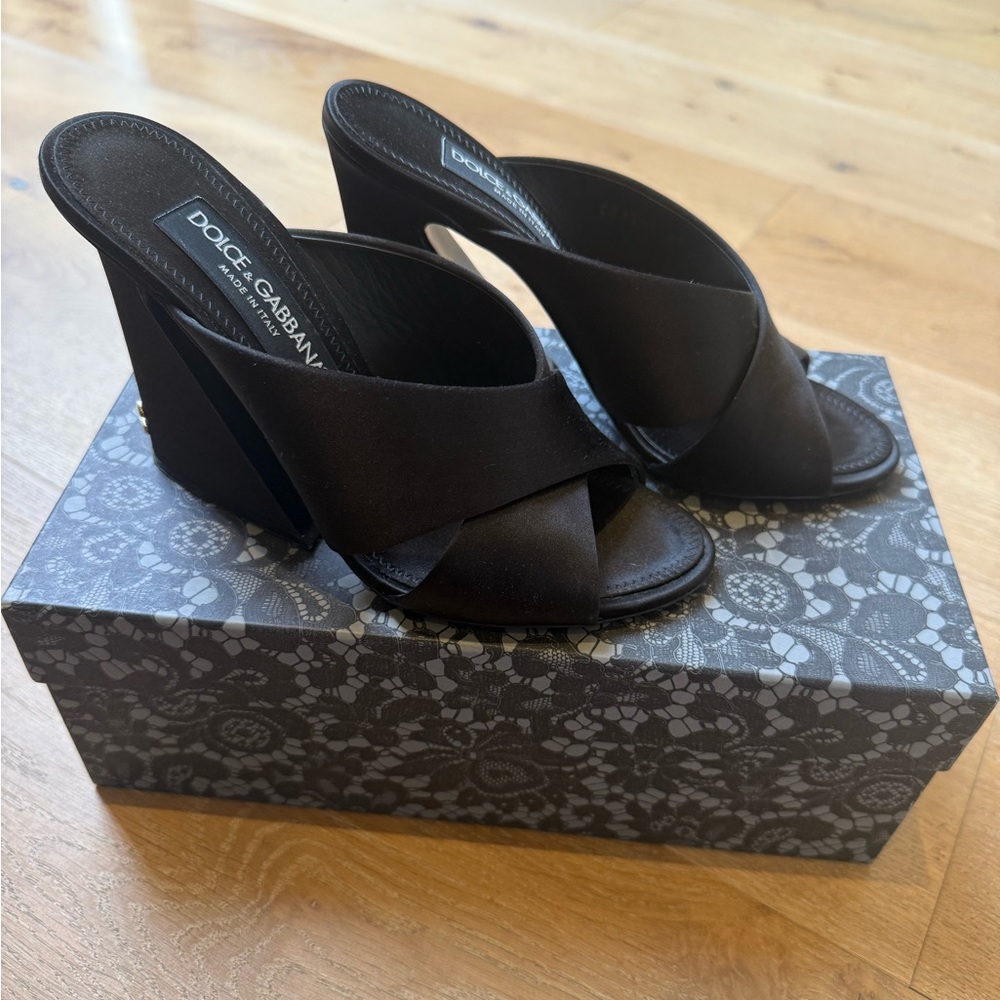Dolce & Gabbana Kiara 105 Black Slides